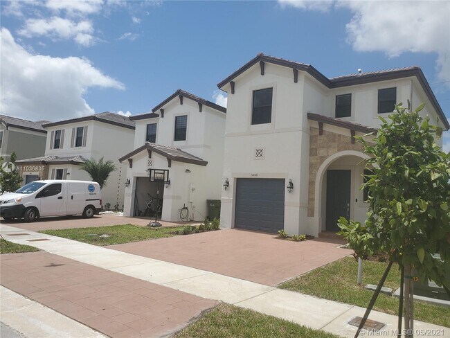 Building Photo - 11036 W 35th Way