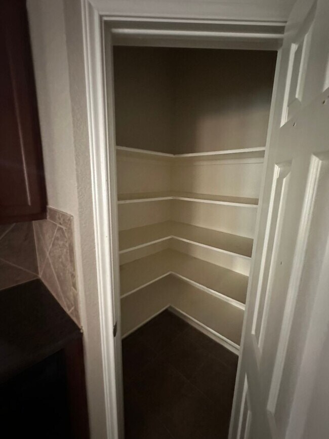 Building Photo - Open Concept living in MIDWAY ISD
