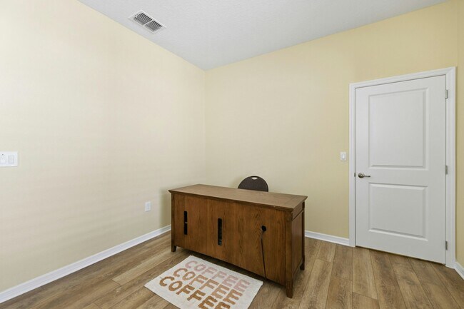 Building Photo - 6137 SW 70th Ave