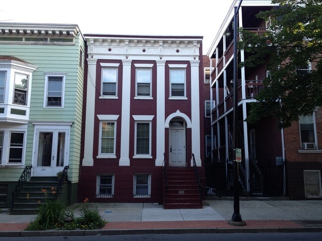 Primary Photo - 386 Madison Ave