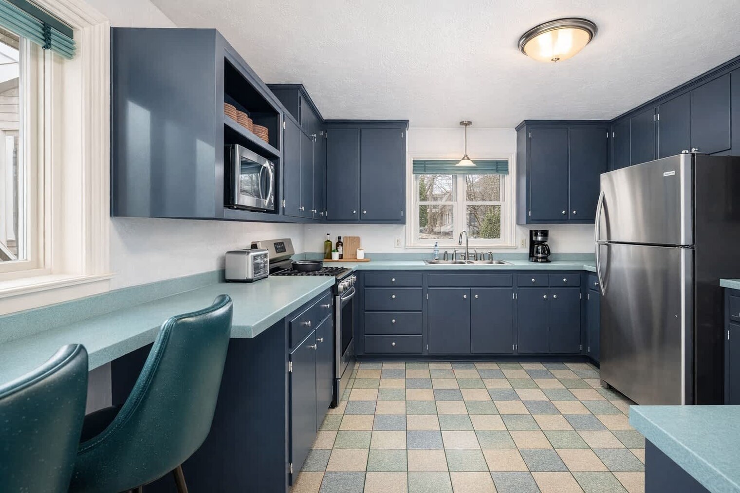 Building Photo - 1500 Palisades Dr