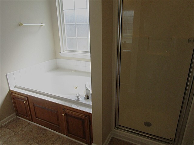 Building Photo - 2905 Runnymeade Dr
