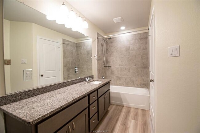 Building Photo - 6375 Darlington Ave