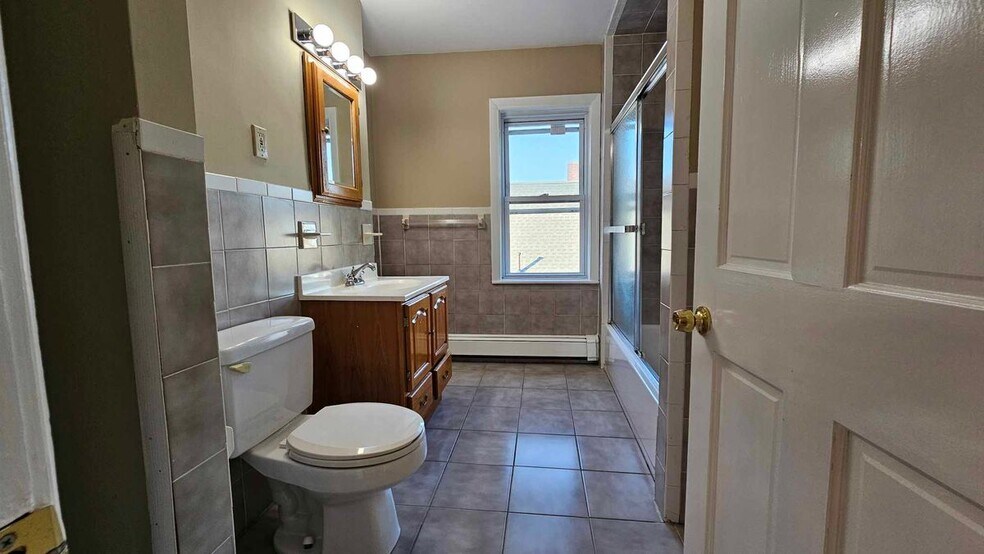 Building Photo - 9 Sanger St