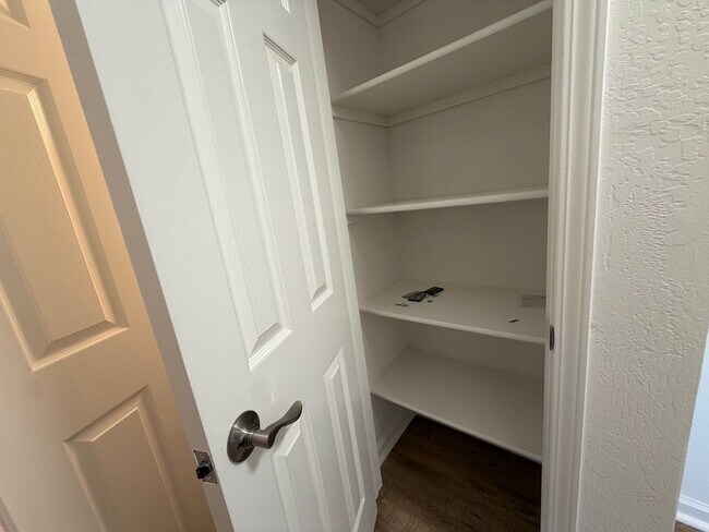 Building Photo - 2044 Benita Dr