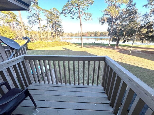 Building Photo - WATERFRONT CONDO IN LAKE PARK