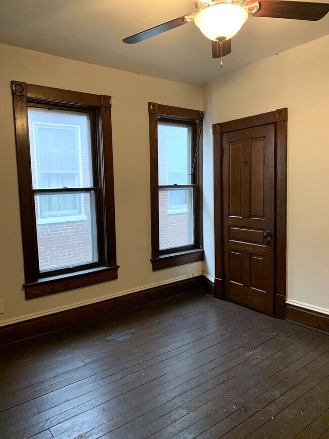 Building Photo - 2-story duplex | 4 bedrooms and 2 full bathrooms