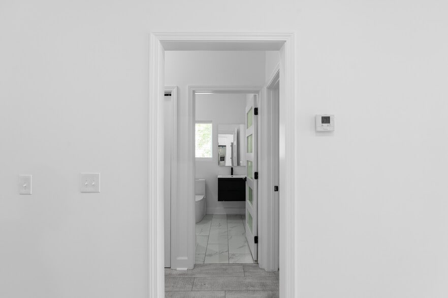 Building Photo - 101 Howell Dr SW