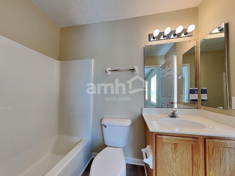 Building Photo - 530 Delaware Crossing