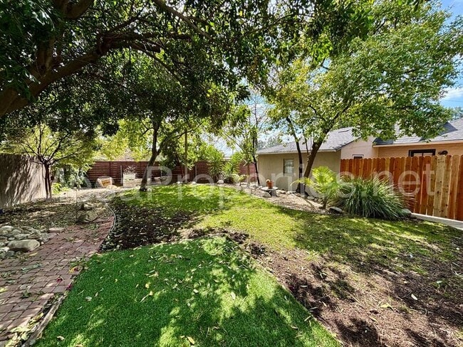 Building Photo - 1480 N Mills Ave