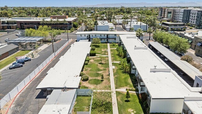 Building Photo - 3308 E Camelback Rd
