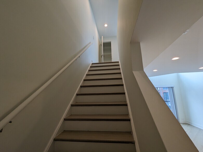 Building Photo - 1014 W Grace St