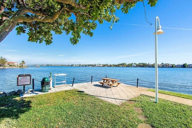 Building Photo - 127 Yacht Club Way