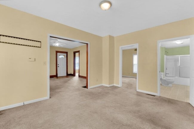 Building Photo - 2 bedroom 1 bath