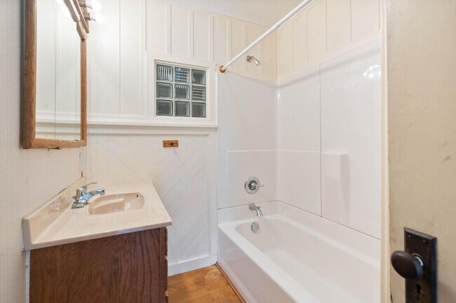 Building Photo - Quaint, inviting 4-bdrm/2-bath home in Cloverdale. Serene living, huge yard, covered patio