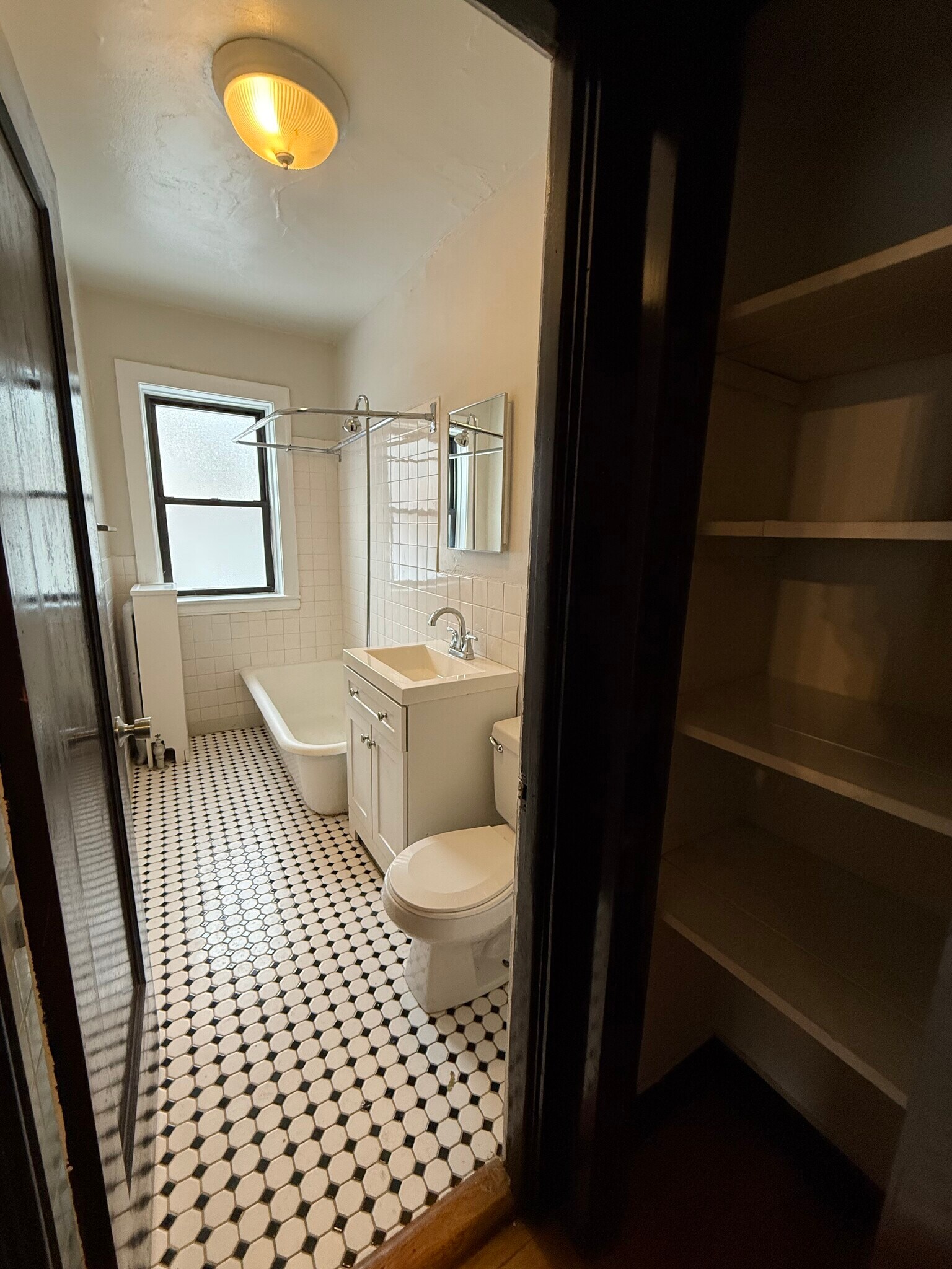 Building Photo - 5069 N Wolcott Ave