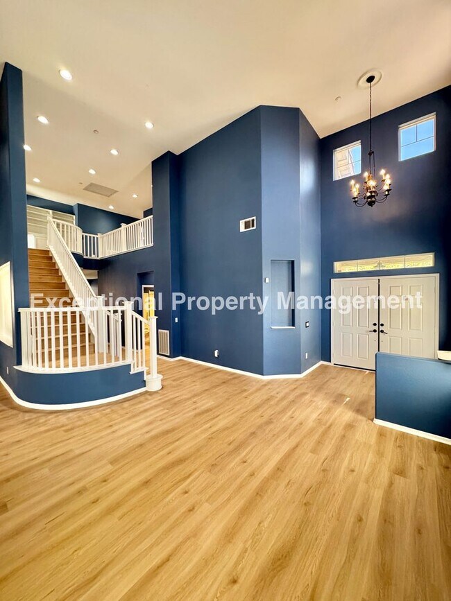 Building Photo - Ready to move in 4 bed 3 bath pool home