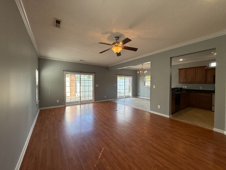 Building Photo - 510 Lake Shore Dr