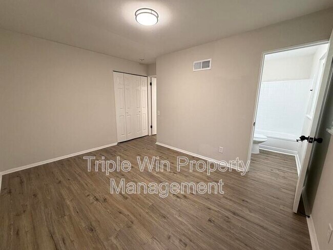 Building Photo - 10805 Landseer Dr