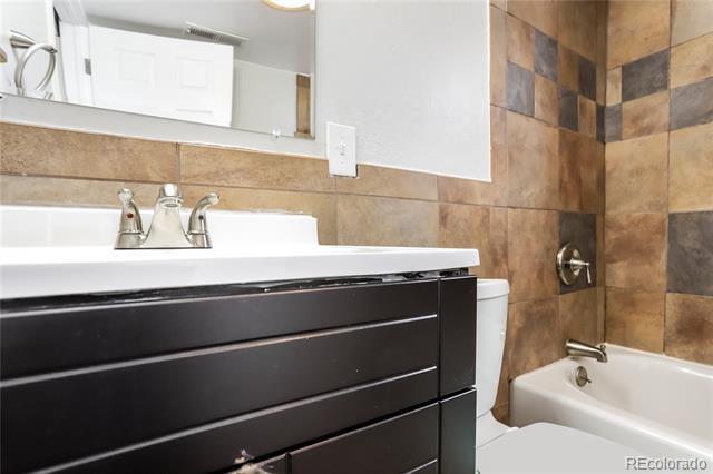 Building Photo - 1140 Jamaica St