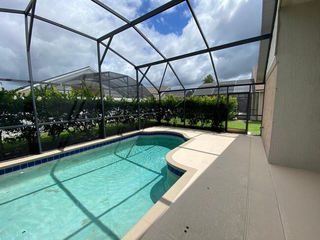 Building Photo - Great 4 Bedroom 3 Bathroom Pool Home in Indian Creek