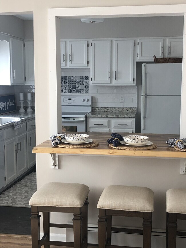 Building Photo - 7398 Eisenhower Dr