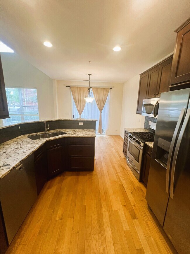 Building Photo - 1029 Enfield Dr