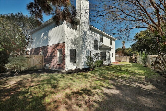 Building Photo - 13110 Mills River St