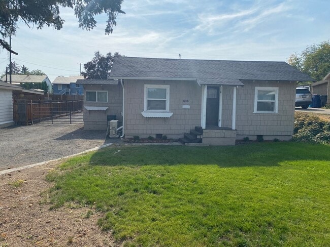 Primary Photo - Gem Located In Central Selah; Spacious 2-Bedroom Retreat with Private Yard & Lots Of Storage!
