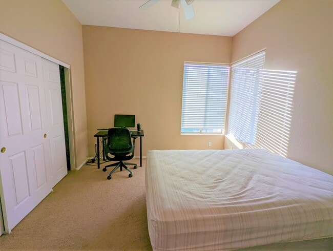 Building Photo - 2241 E Pinchot Ave