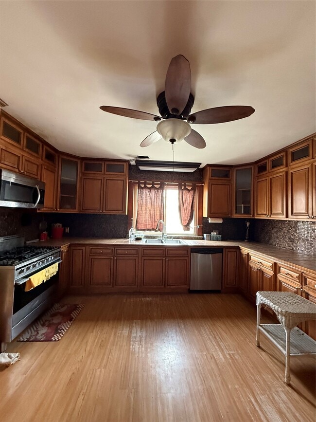 Building Photo - 198 Chapin St