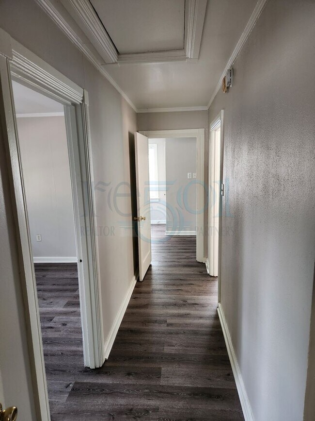 Building Photo - Riverdale Bungalo