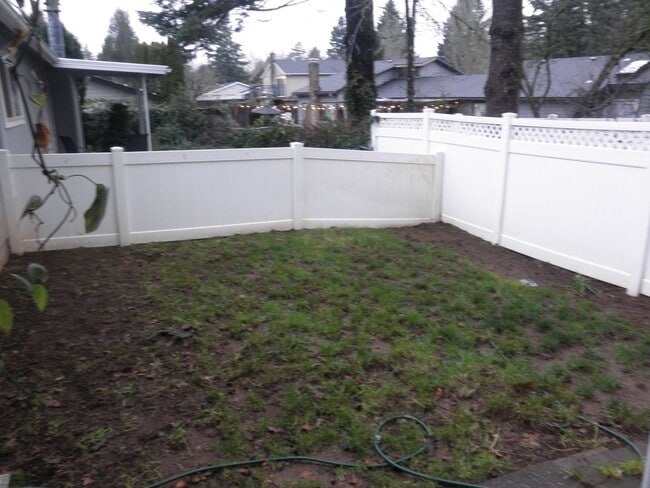 Building Photo - On cul de sac