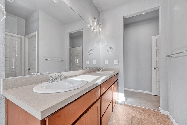 Building Photo - $2,950.00 - 3 Bedrooms, 2.5 Bathrooms, Single Family Home in Circle Rock with Cozy Fireplace!