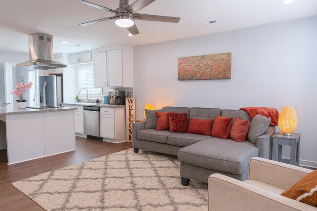 Building Photo - 445 Short Hills Dr