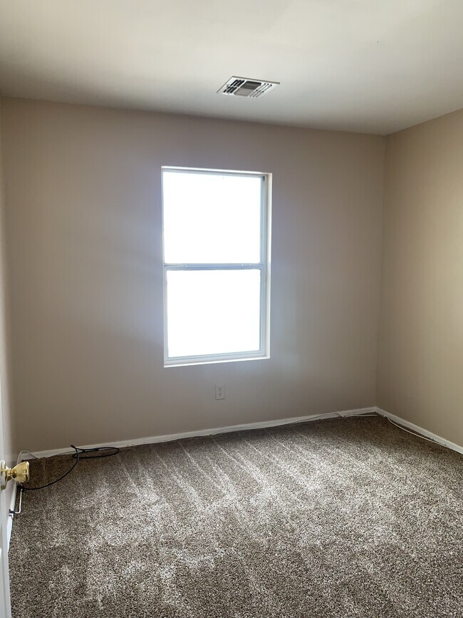 Building Photo - 6796 S Parliament Dr