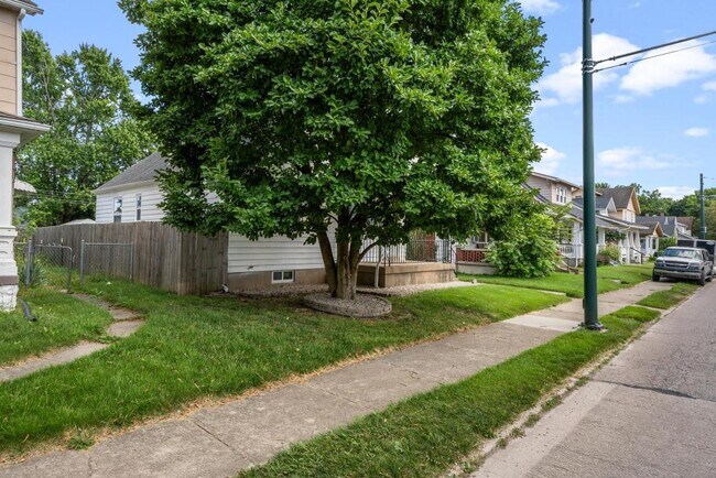 Building Photo - 1210 Arbor Ave