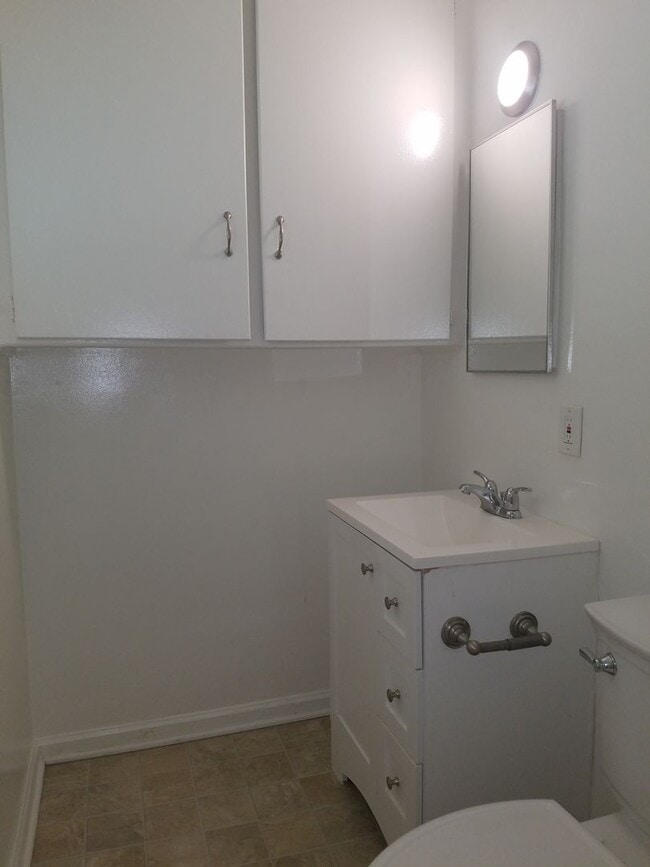 Building Photo - Large North Torrance House. Torrance Schools, Huge yard, 2 car garage hookups **OPEN HOUSE EVERY ...