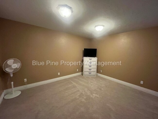 Building Photo - 2717 Mary Dr