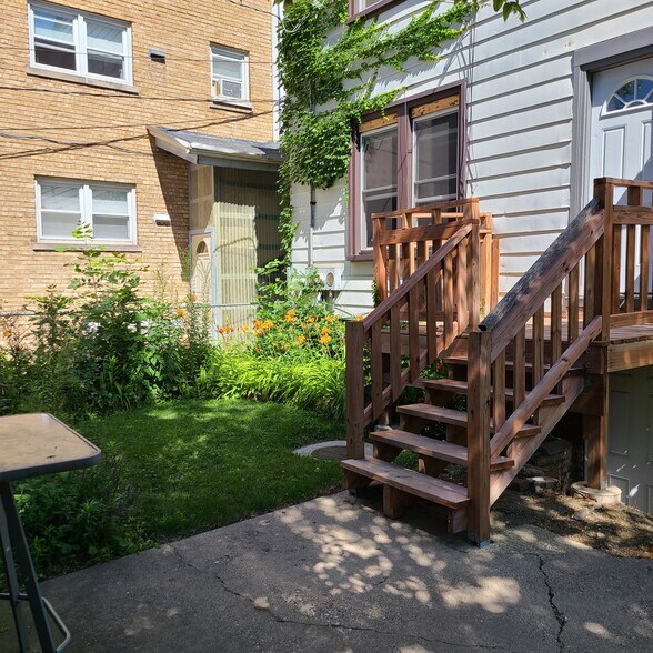 Building Photo - 1024 Garnett Pl