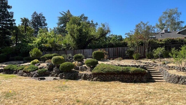 Building Photo - Walnut Creek Northgate neighborhood! Beaut...