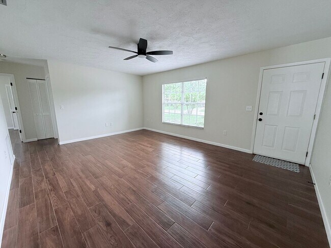 Building Photo - 3-Bed/2-Bath Sarasota Gem: Private Pool & Central Location!!