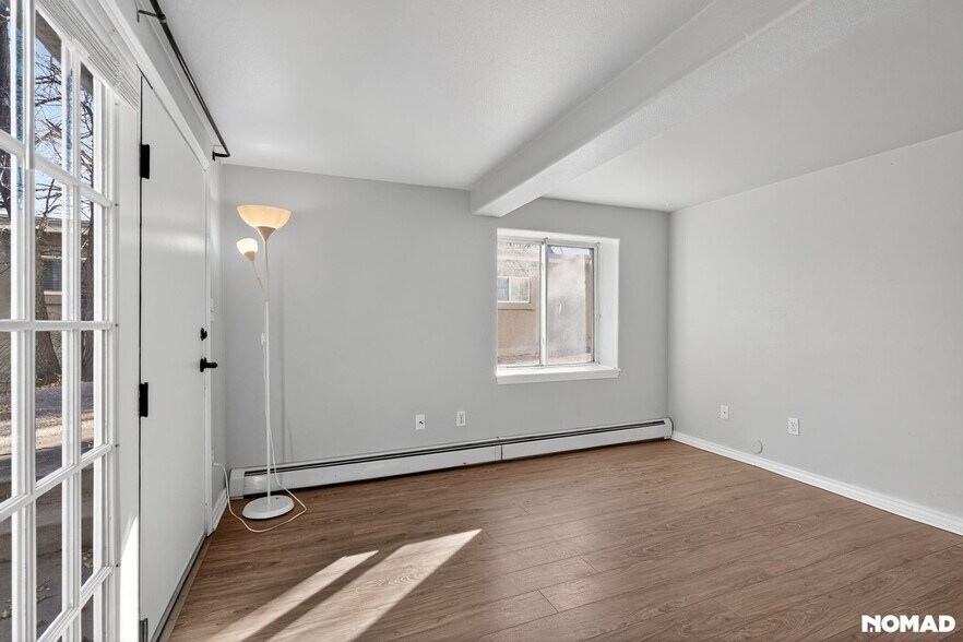 Building Photo - 30 W Navajo St