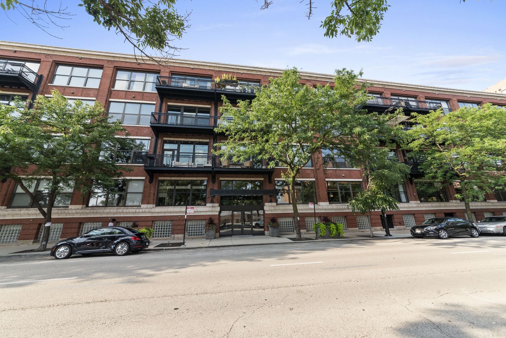 Building Photo - 1040 W Adams St