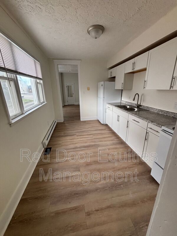 Building Photo - 522 N High St