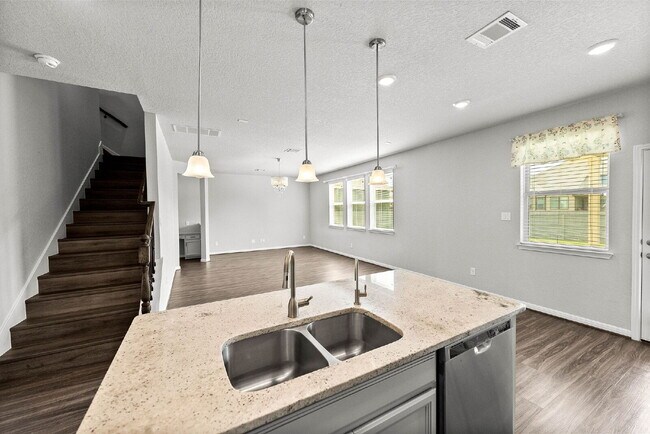 Building Photo - Beautifully Upgraded 3-Bedroom Home for Re...