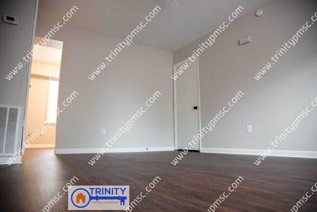 Building Photo - Must See! Beautiful Two Bedroom