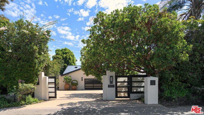 Building Photo - 29020 Cliffside Dr