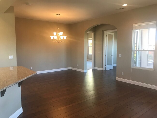 Building Photo - Charming 2 Bed 2 Bath - Trilogy at The Vineyards