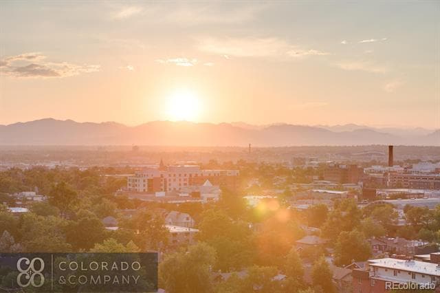 Building Photo - 400 E 3rd Ave